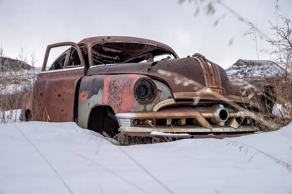 Abandoned Vehicles Cold Badlands Environment — Stock Photo, Image