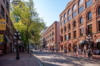 Vancouver, British Columbia - 26 Mayıs 2023: Gastown 'daki tarihi sokaklar.