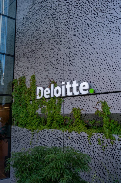 Vancouver British Columbia Mayıs 2023 Deloitte Logosu Batı Georgia Caddesi — Stok fotoğraf