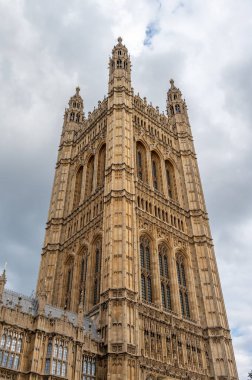 Londra 'daki parlamentoda Victoria Kulesi manzarası.