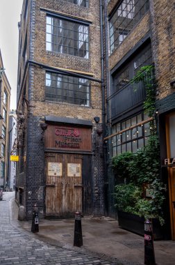 Londra, İngiltere - 18 Temmuz 2023: Clink Hapishanesi Müzesi 'nin dış cephesi, Londra' nın en ilginç yerlerinden biri..