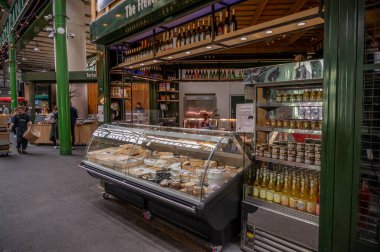 Londra, İngiltere - 18 Temmuz 2023: Londra 'nın ünlü Borough Market' i.
