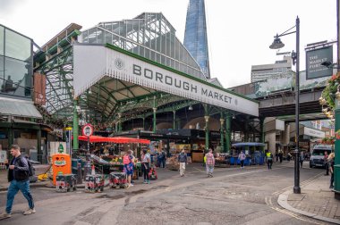 Londra, İngiltere - 18 Temmuz 2023: Londra 'nın ünlü Borough Market' i.