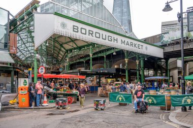 Londra, İngiltere - 18 Temmuz 2023: Londra 'nın ünlü Borough Market' i.