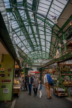 Londra, İngiltere - 18 Temmuz 2023: Londra 'nın ünlü Borough Market' i.