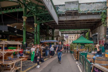 Londra, İngiltere - 18 Temmuz 2023: Londra 'nın ünlü Borough Market' i.