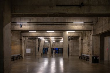 Londra, İngiltere - 19 Temmuz 2023: Londra Thames Nehri boyunca Tate Modern Sanat Galerisi.