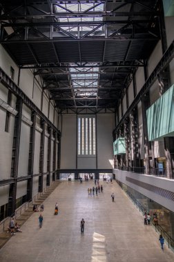 Londra, İngiltere - 19 Temmuz 2023: Londra Thames Nehri boyunca Tate Modern Sanat Galerisi.