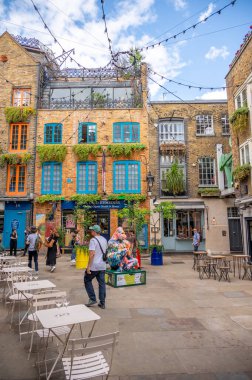 Londra, İngiltere - 19 Temmuz 2023: Covent Garden, İngiltere 'de Popüler Neals Yard bölgesi.