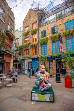 Londra, İngiltere - 19 Temmuz 2023: Covent Garden, İngiltere 'de Popüler Neals Yard bölgesi.