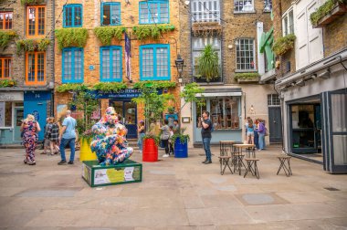 Londra, İngiltere - 19 Temmuz 2023: Covent Garden, İngiltere 'de Popüler Neals Yard bölgesi.