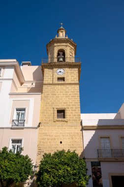 Cadiz, İspanya - 23 Temmuz 2023: Cadiz 'deki güzel caddeler ve mimari.