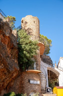 Mijas, İspanya - 24 Temmuz 2023: Malaga yakınlarındaki Mijas köyünde eski Fas tahkimatları.