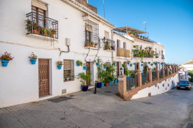 Mijas, İspanya - 24 Temmuz 2023: Malaga yakınlarındaki güzel beyaz yıkanmış Mijas köyü.