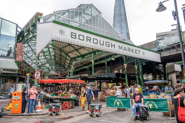 Londra, İngiltere - 18 Temmuz 2023: Londra 'nın ünlü Borough Market' i.