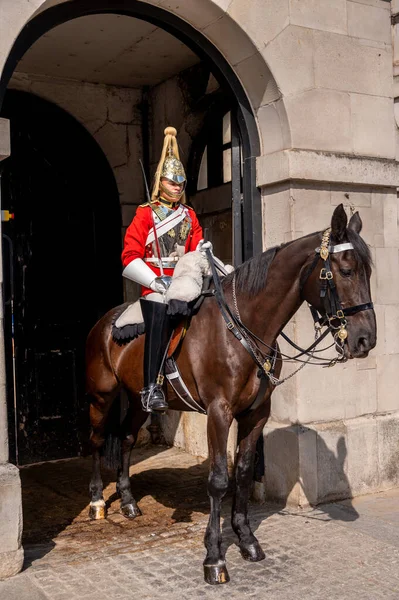 Londra, İngiltere - 19 Temmuz 2023: Londra 'nın merkezinde kraliyet süvarileri görev yapıyor.