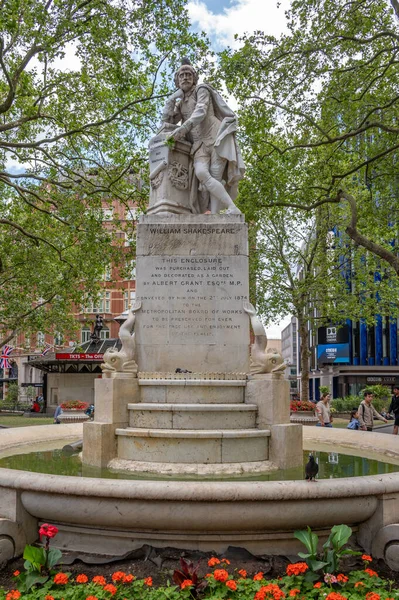 Londres Reino Unido Julio 2023 Estatua William Shakespeare Área Liester — Foto de Stock