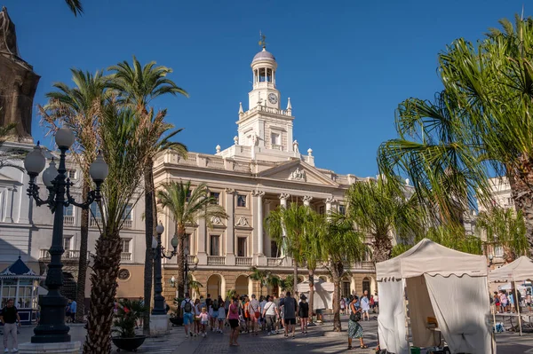 カディス スペイン 2023年7月23日 美しい夏の朝にカディスの歴史的な市役所 — ストック写真