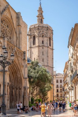 Valencia, İspanya - 25 Temmuz 2023: Güzel Valencia Katedrali, Çaresiz Virgen Bazilikası.