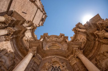 Valencia, İspanya - 25 Temmuz 2023: Güzel Valencia Katedrali, Çaresiz Virgen Bazilikası.
