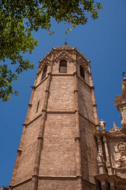 Valencia, İspanya - 25 Temmuz 2023: Güzel Valencia Katedrali, Çaresiz Virgen Bazilikası.