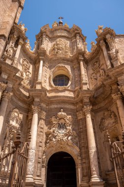Valencia, İspanya - 25 Temmuz 2023: Güzel Valencia Katedrali, Çaresiz Virgen Bazilikası.