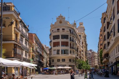 Valencia, İspanya - 25 Temmuz 2023: Valencia, İspanya 'da güzel sokaklar.