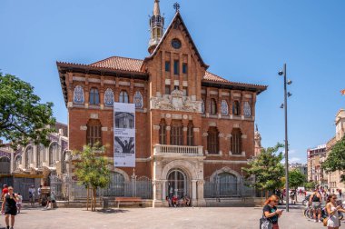 Valencia, İspanya - 25 Temmuz 2023: Valencia, İspanya 'da güzel sokaklar.
