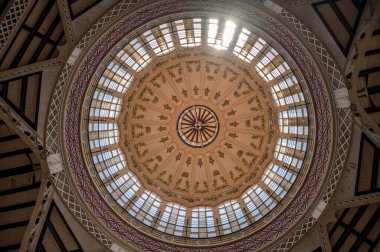 Valencia, İspanya - 25 Temmuz 2023: Valencia, İspanya 'da güzel bir merkez pazar binası.