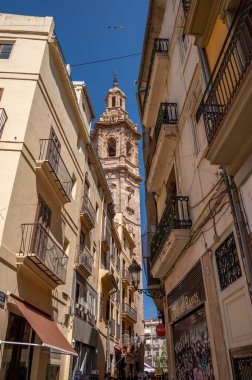 Valencia, İspanya - 25 Temmuz 2023: Valencia, İspanya 'da güzel sokaklar.