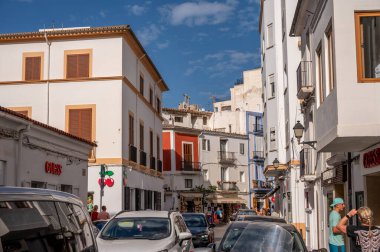 Eivissa, İspanya - 26 Temmuz 2023: Ünlü medikal ada İbiza 'da güzel Eivissa.