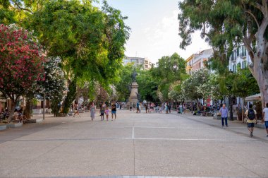 Eivissa, İspanya - 26 Temmuz 2023: Ünlü medikal ada İbiza 'da güzel Eivissa.