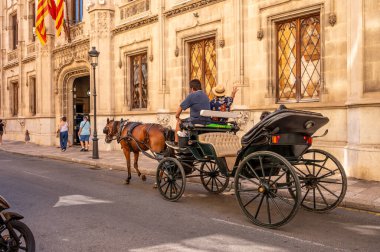 Palma de Mallorca, İspanya - 28 Temmuz 2023: Palma 'da güzel sokak manzaraları ve mimari.