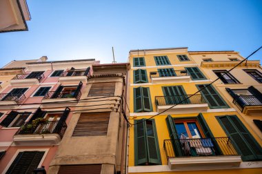 Palma de Mallorca, İspanya - 28 Temmuz 2023: Palma 'da güzel sokak manzaraları ve mimari.