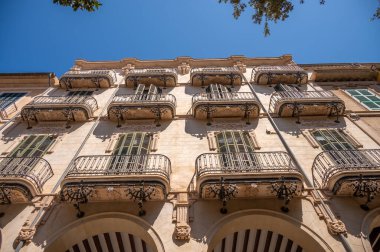 Palma de Mallorca, İspanya - 28 Temmuz 2023: Palma Plaza ve Palma 'daki güzel mimari.