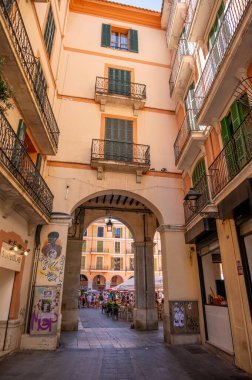 Palma de Mallorca, İspanya - 28 Temmuz 2023: Palma 'da güzel sokak manzaraları ve mimari.