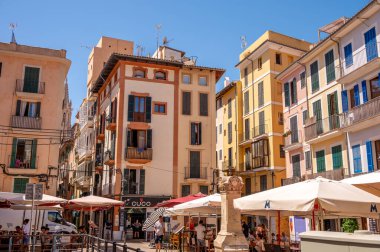 Palma de Mallorca, İspanya - 28 Temmuz 2023: Palma 'da güzel sokak manzaraları ve mimari.