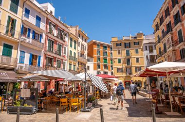Palma de Mallorca, İspanya - 28 Temmuz 2023: Palma 'da güzel sokak manzaraları ve mimari.