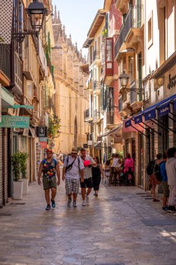 Palma de Mallorca, İspanya - 28 Temmuz 2023: Palma 'da güzel sokak manzaraları ve mimari.
