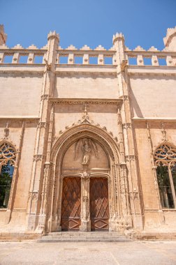 Palma de Mallorca, İspanya - 28 Temmuz 2023: 15. yüzyıl dramatik Gotik mimarisi olan lonca binası, ara sıra sanat sergilerine ev sahipliği yapıyor.