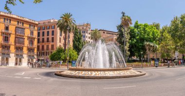 Palma de Mallorca, İspanya - 28 Temmuz 2023: Palma 'da güzel sokak manzaraları ve mimari.