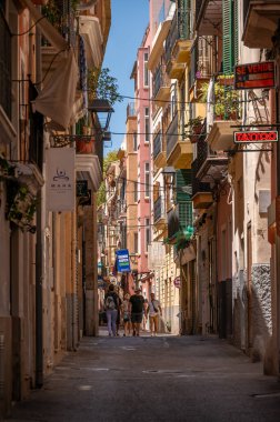 Palma de Mallorca, İspanya - 28 Temmuz 2023: Palma 'da güzel sokak manzaraları ve mimari.