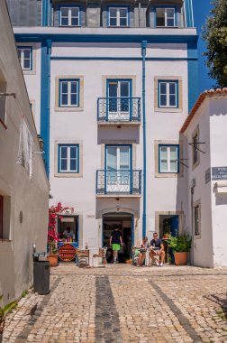 Lizbon, Portekiz - 30 Temmuz 2023: Lizbon 'un eski şehrinde güzel manzara ve mimari.