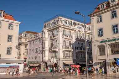 Lizbon, Portekiz - 30 Temmuz 2023: Lizbon 'un eski şehrinde güzel manzara ve mimari.