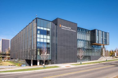 Calgary, Alberta - 9 Ekim 2023: Calgary Üniversitesi 'nde yeni Mathison Hall binası.