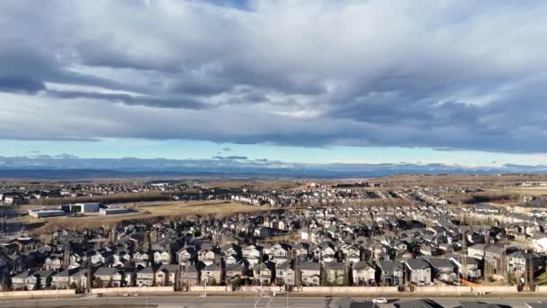 Widok Lotu Ptaka Przedmieścia Calgary Alberta Ciepły Zimowy Dzień — Wideo stockowe