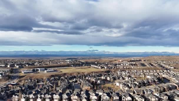 Vista Aérea Casas Suburbanas Calgary Alberta Cálido Día Invierno — Vídeo de stock