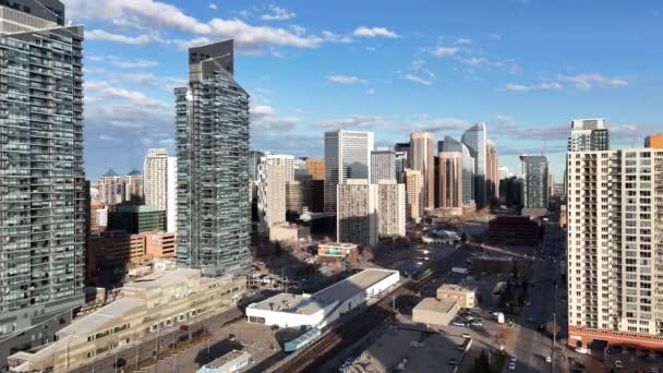 Légi Kilátás Calgary Belvárosi Városára Város Nyugati Oldalán — Stock videók