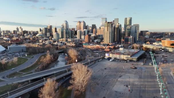 Blick Auf Die Skyline Von Calgary Einem Schönen Winterabend — Stockvideo