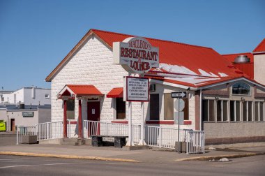 Fort MacLeod, Alberta - 31 Mart 2024: MacLeod 's Restaurant & Lounge Fort MacLeod Alberta.